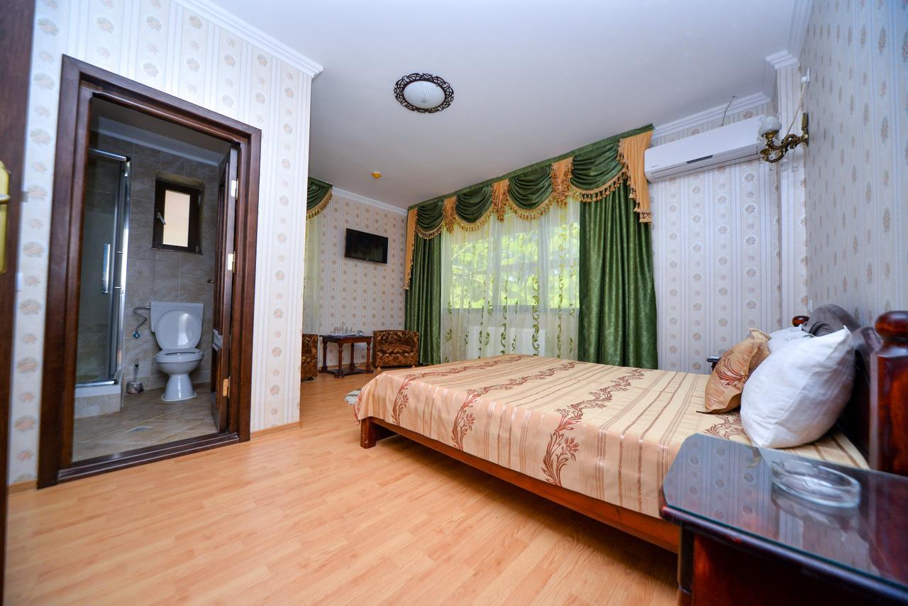 Edy'S Royal Predeal Hotel Bagian luar foto