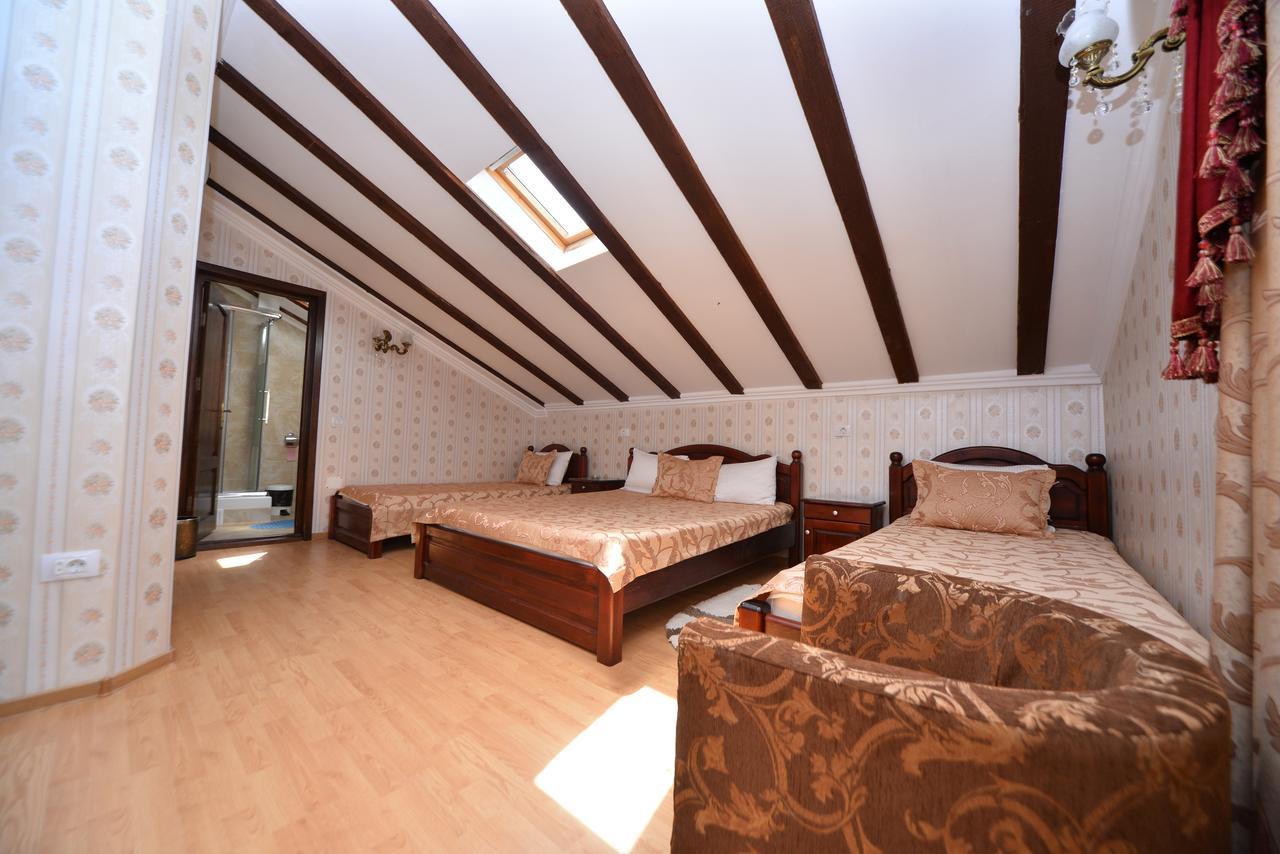 Edy'S Royal Predeal Hotel Bagian luar foto