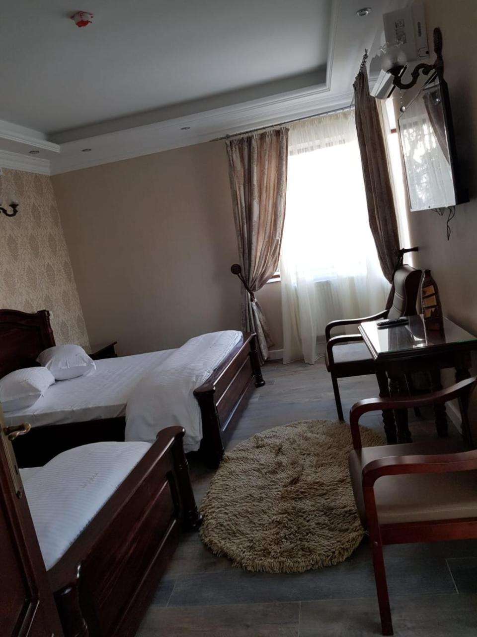 Edy'S Royal Predeal Hotel Bagian luar foto