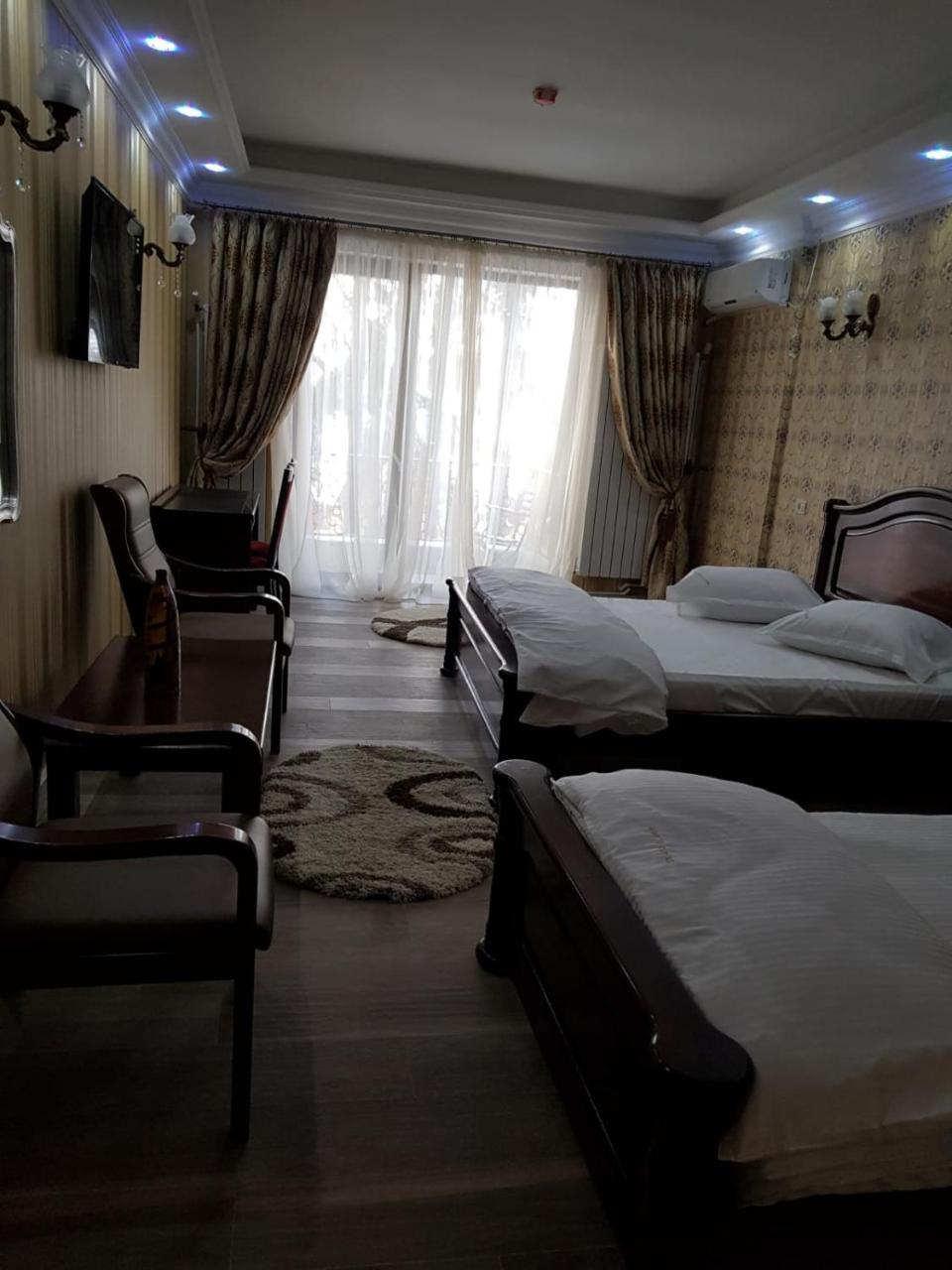 Edy'S Royal Predeal Hotel Bagian luar foto