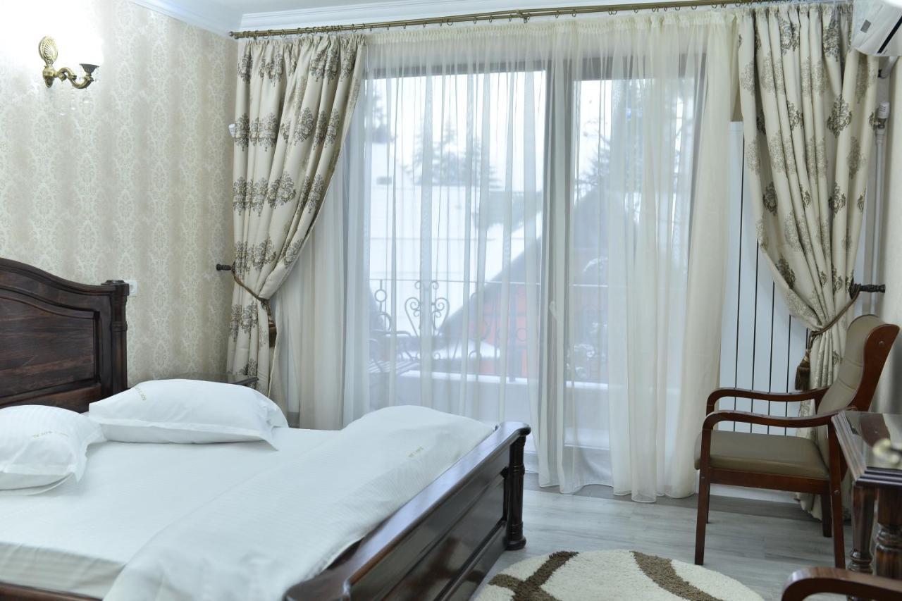 Edy'S Royal Predeal Hotel Bagian luar foto