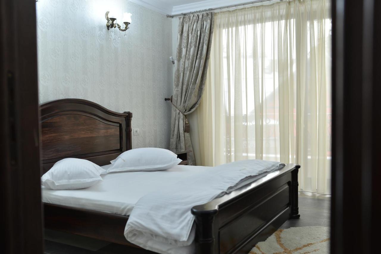 Edy'S Royal Predeal Hotel Bagian luar foto