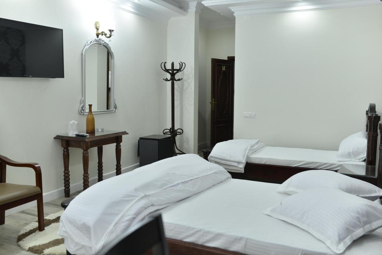 Edy'S Royal Predeal Hotel Bagian luar foto