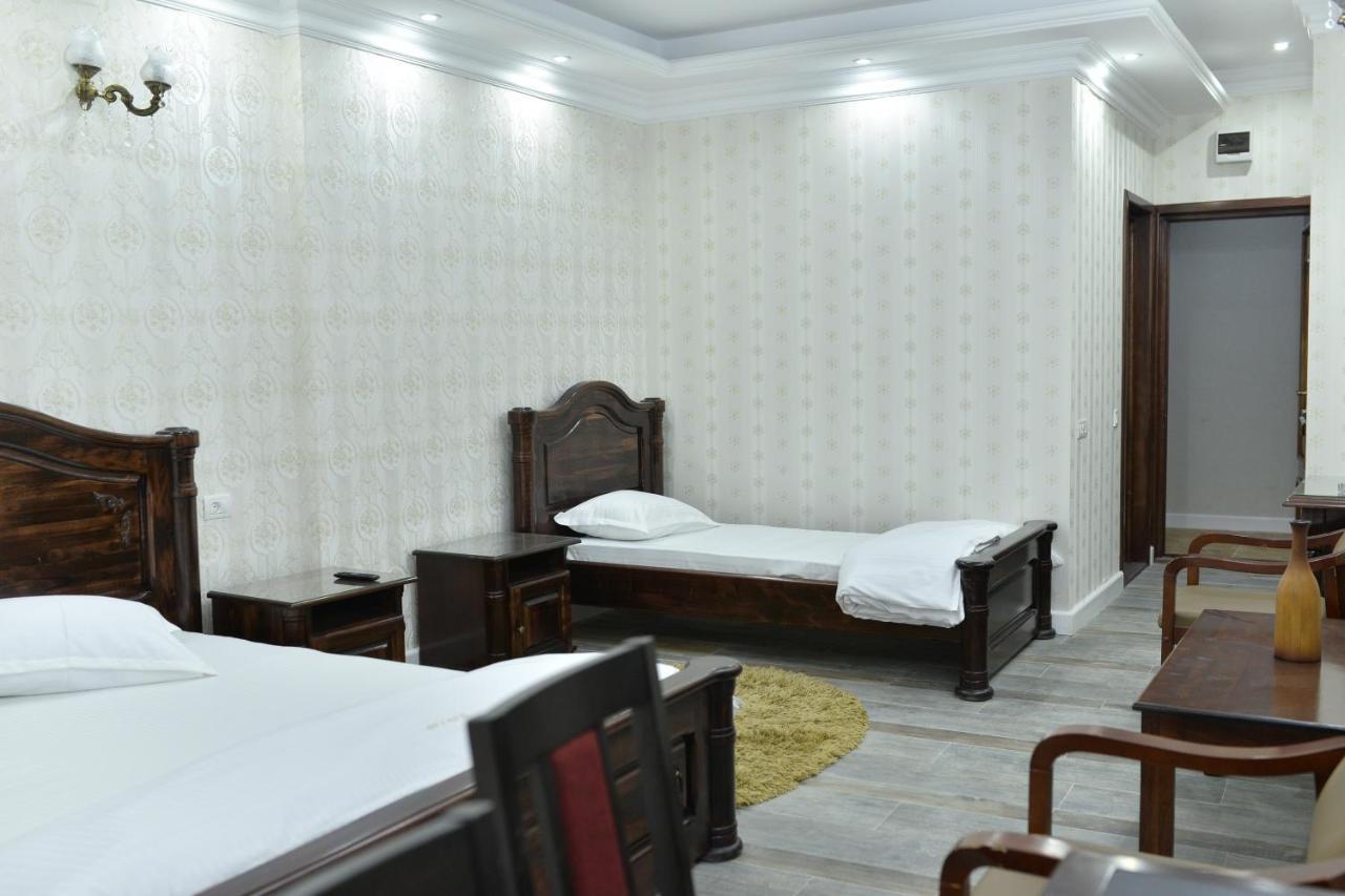 Edy'S Royal Predeal Hotel Bagian luar foto