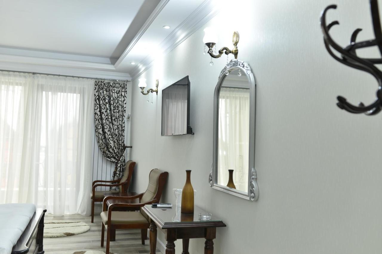 Edy'S Royal Predeal Hotel Bagian luar foto