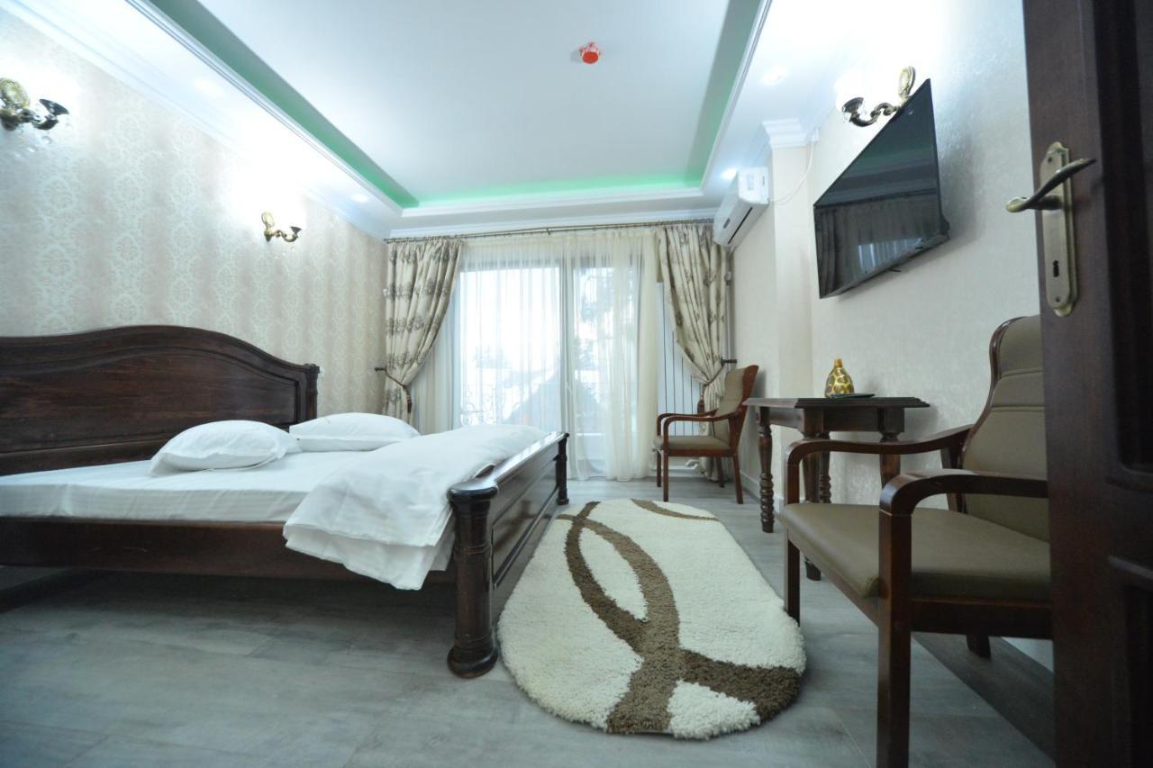 Edy'S Royal Predeal Hotel Bagian luar foto