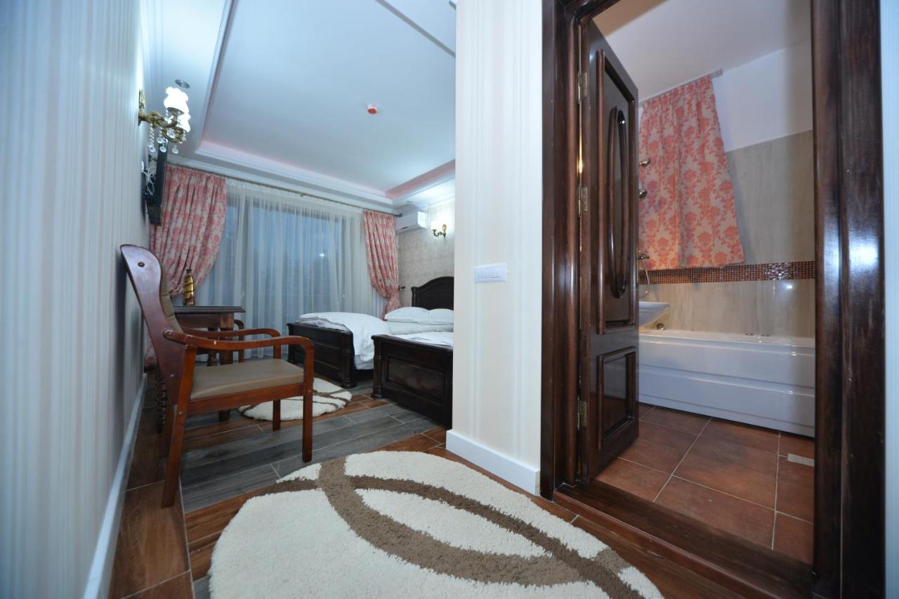 Edy'S Royal Predeal Hotel Bagian luar foto