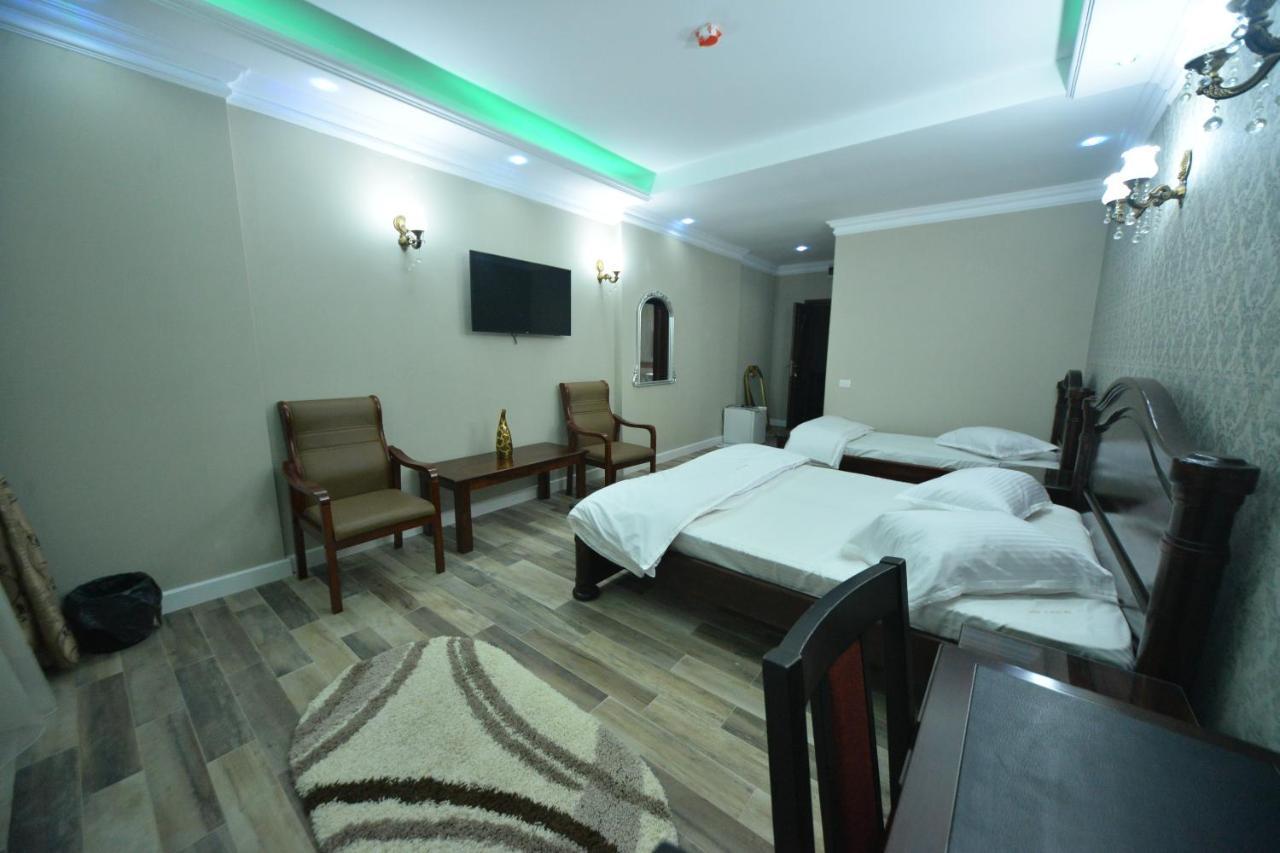 Edy'S Royal Predeal Hotel Bagian luar foto