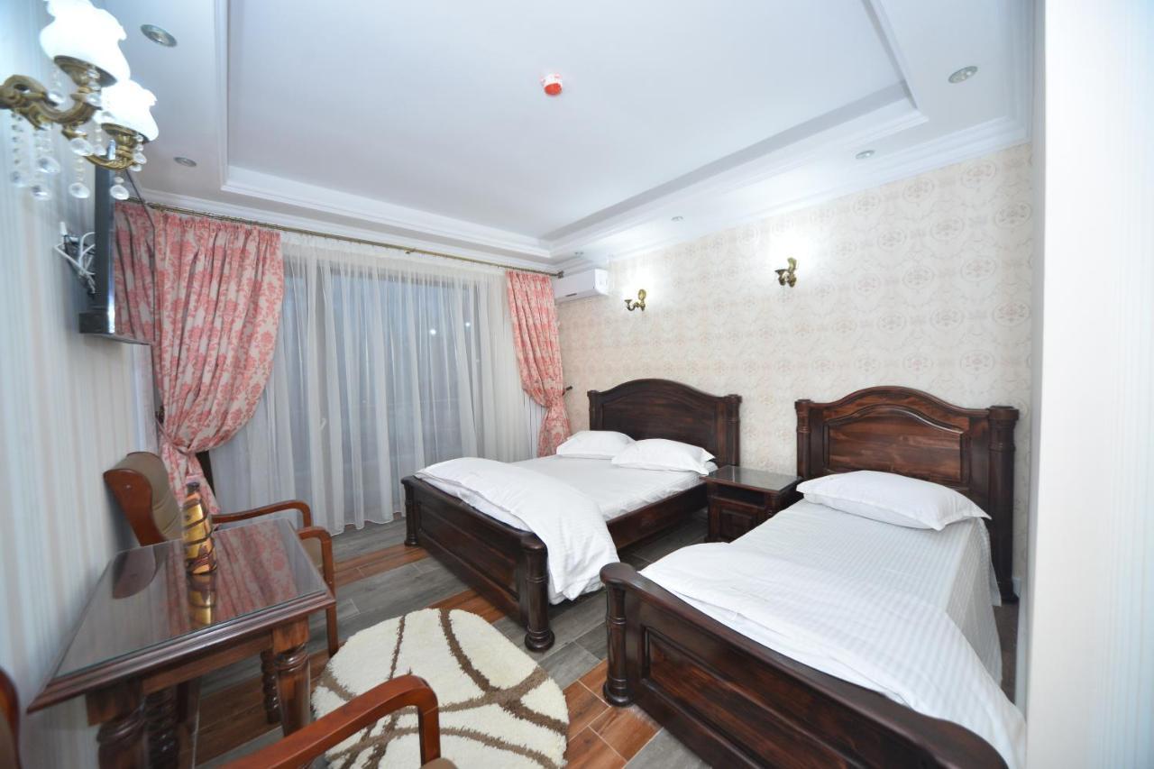 Edy'S Royal Predeal Hotel Bagian luar foto