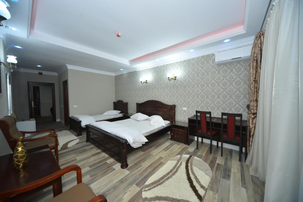 Edy'S Royal Predeal Hotel Bagian luar foto