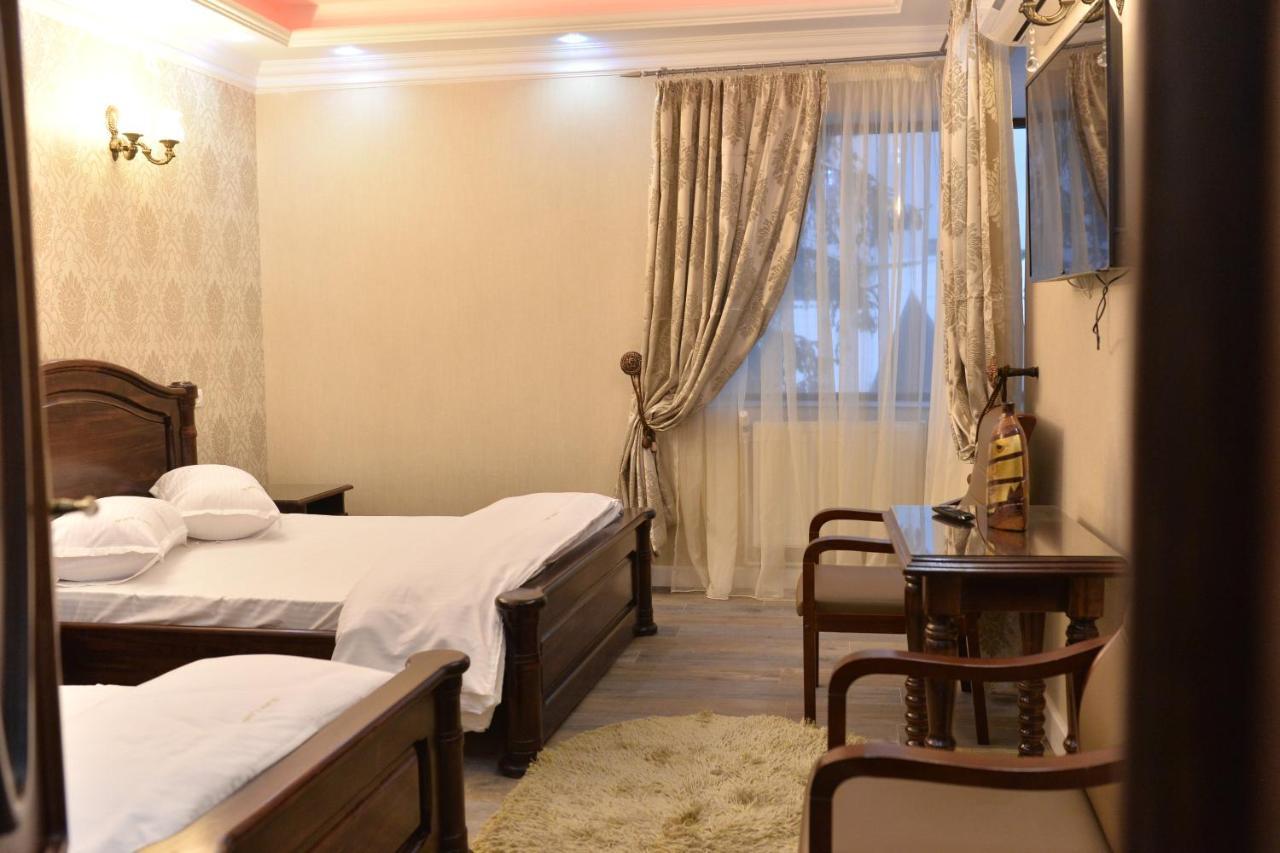 Edy'S Royal Predeal Hotel Bagian luar foto