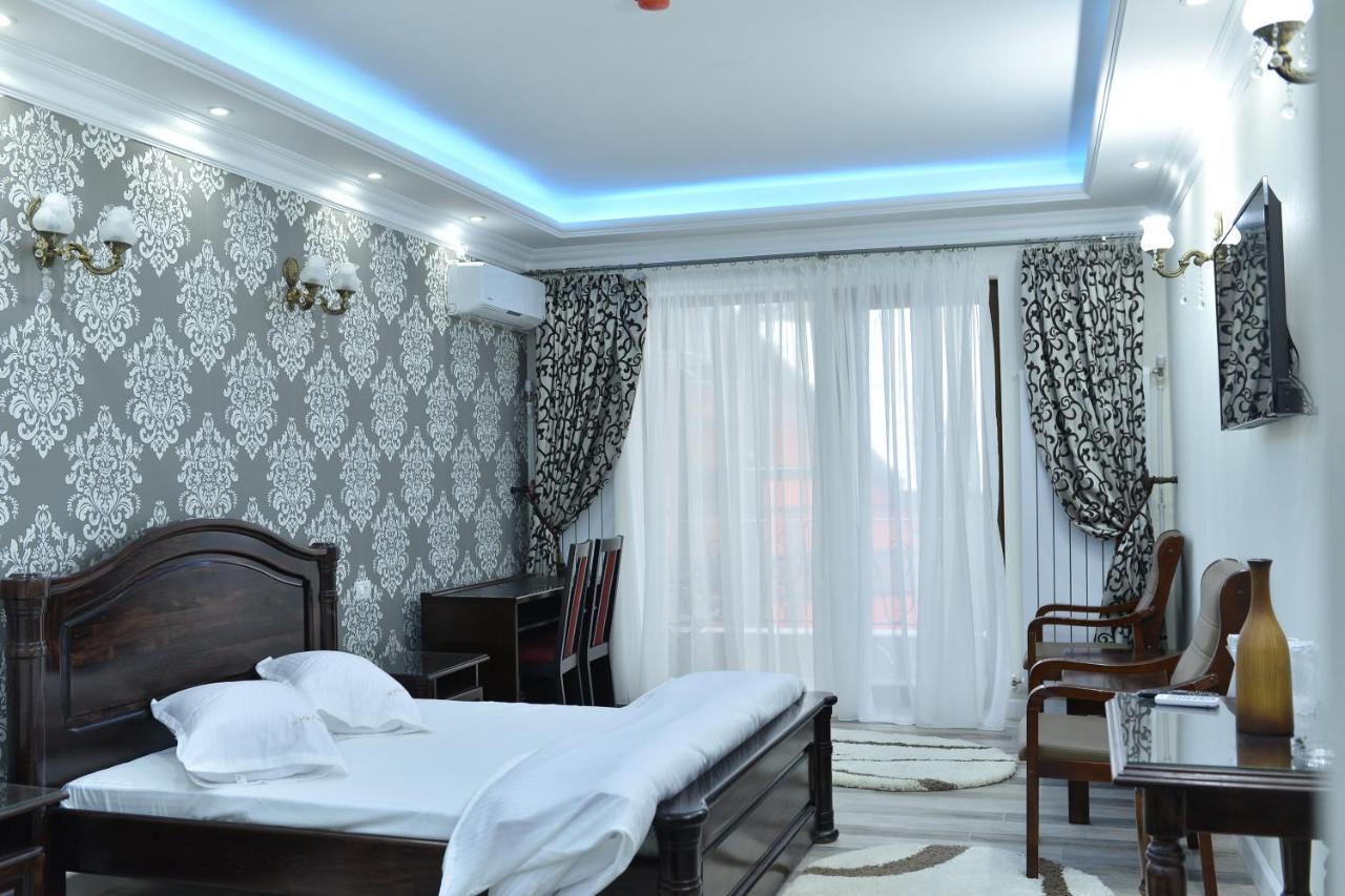 Edy'S Royal Predeal Hotel Bagian luar foto