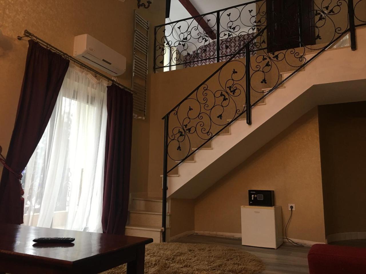 Edy'S Royal Predeal Hotel Bagian luar foto