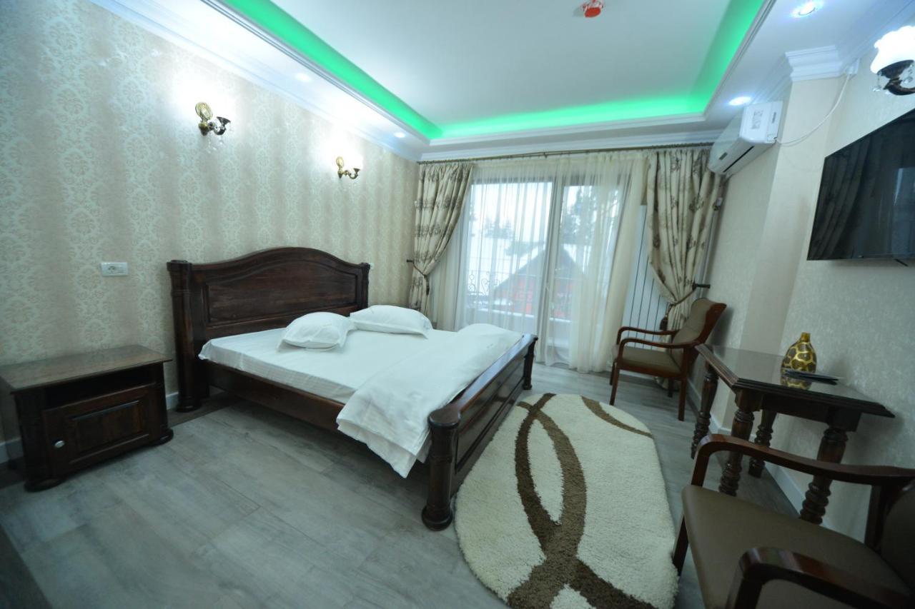 Edy'S Royal Predeal Hotel Bagian luar foto