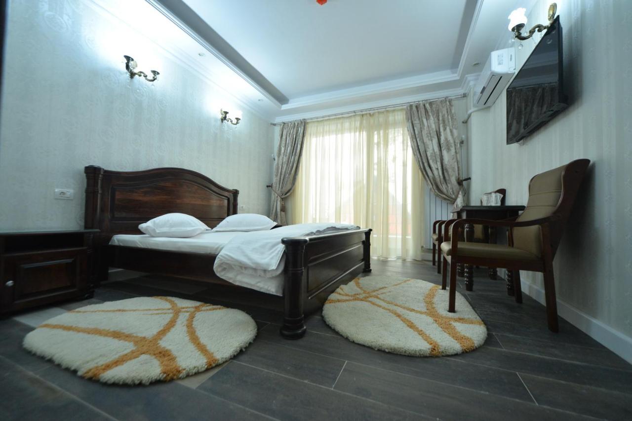 Edy'S Royal Predeal Hotel Bagian luar foto
