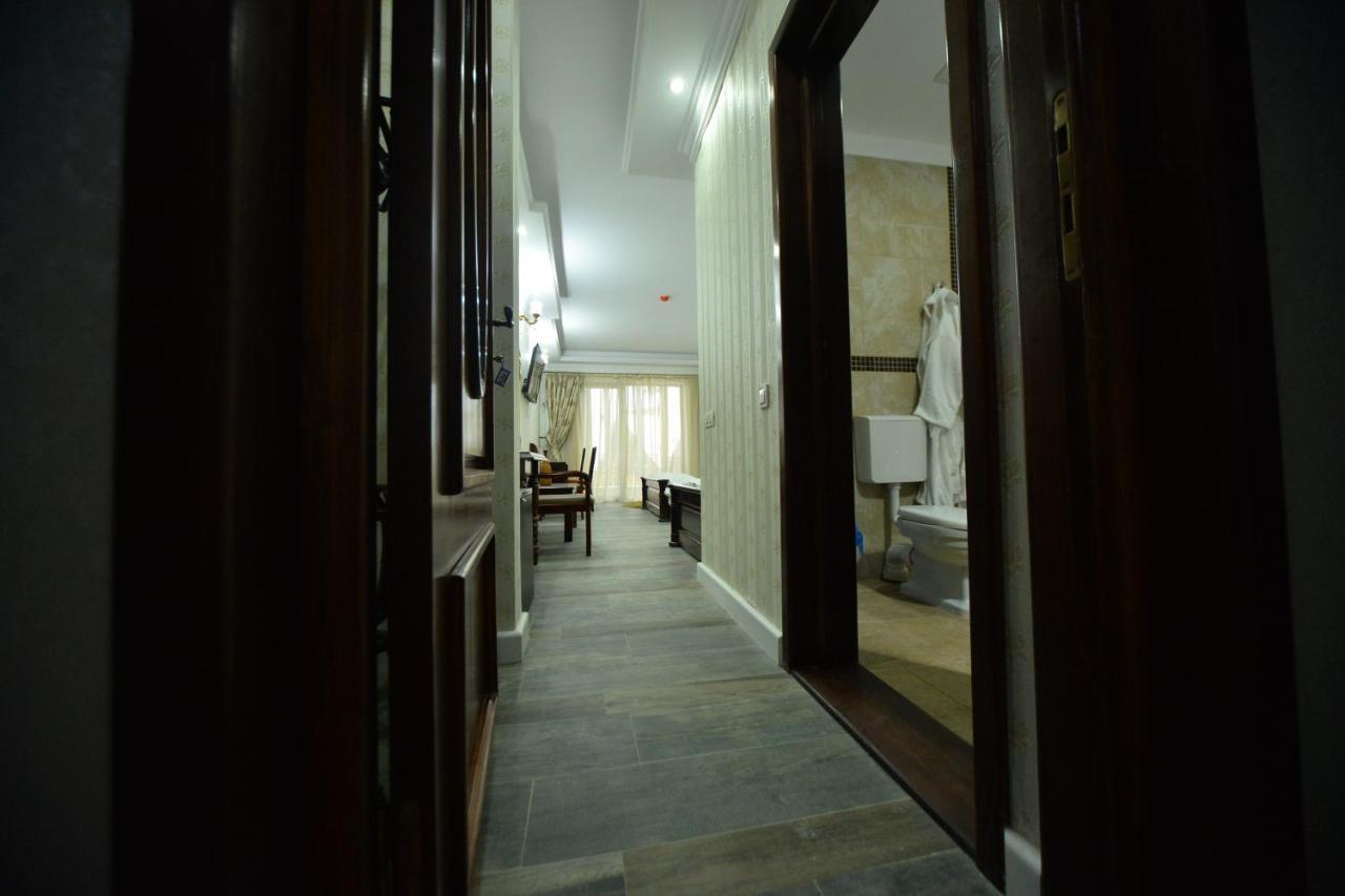 Edy'S Royal Predeal Hotel Bagian luar foto